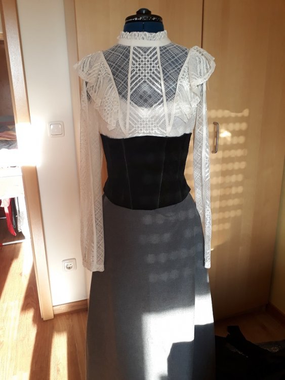 5bd85ab91ac47_costume01.thumb.jpg.75b9faa695349b8a8743905027090381.jpg
