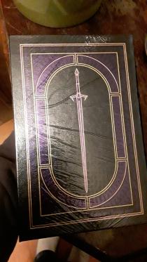 60784ca7aa94f_warbreakerleatherbound2.jpeg.98bbb91e4cddbb769901a6599e198f8d.jpeg