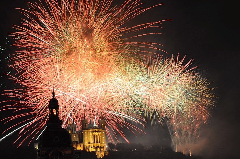 Feu-dartifice-du-14-juillet-a-Lyon.jpeg.529ff0bb256d0b210b37abab6d95d76e.jpeg